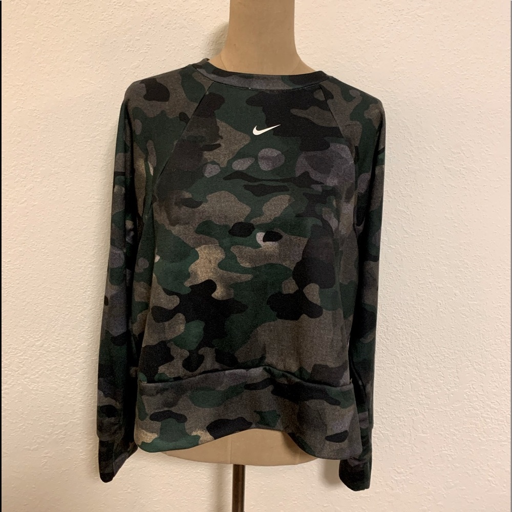 Nike Crop Camo sweatshirt XL EUC!